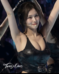과감해진 사나 의상 고화질 버전