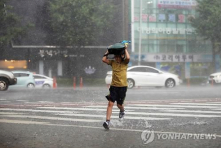 비 오는 순간 느껴지는 그 냄새의 정체