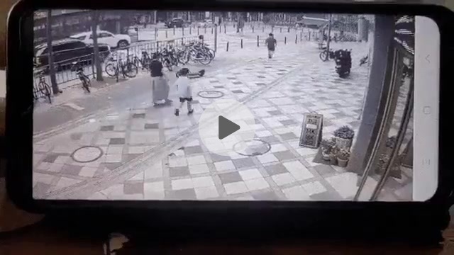 어제 세종시 버스 돌진 사고 아이 살린 엄마 ㄷㄷㄷㄷ