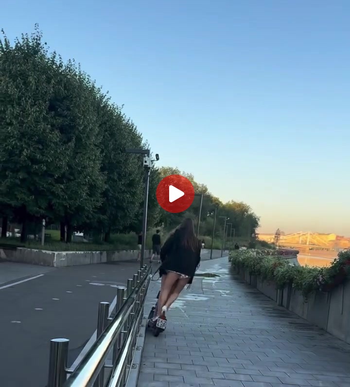 미녀 둘이서 킥보드를 타면 생기는일